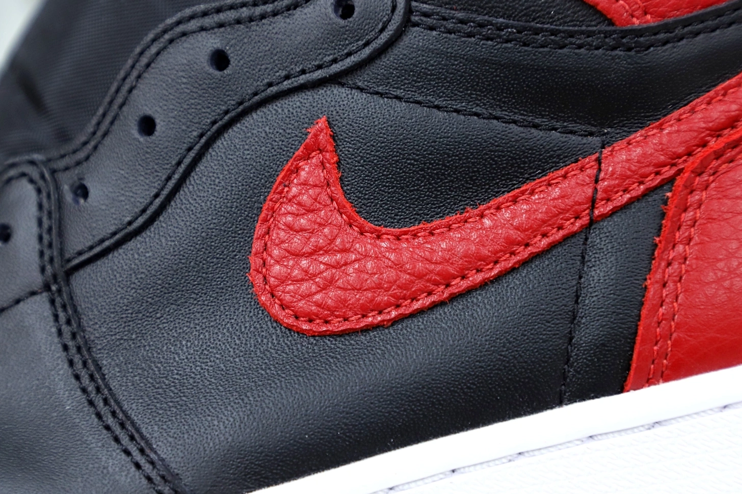 AIR HIGH RETRO JORDAN 'BRED' 1 OG 1207
